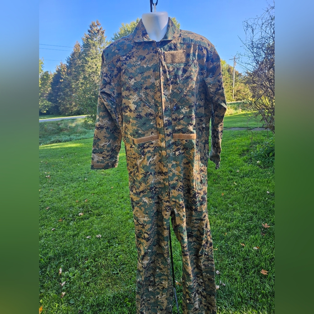 USMC Woodland Digital Camouflage Coveralls Flyers S.O.C. Sz M 28/P Regular  READ